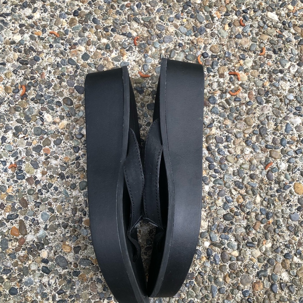 OluKai Women’s Pio Lua Black Wedge Flip Flop Sandal size 8 - Picture 7 of 9